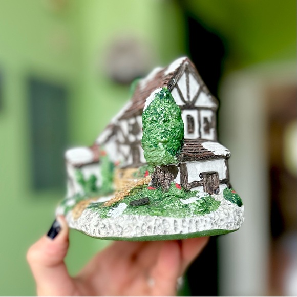 Vintage Cottagecore Mini Figurine Home Winter Scene Home Decor Accent - Picture 3 of 9